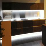 min_cocina exposicion cuero